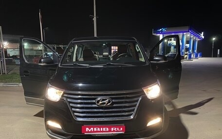 Hyundai Grand Starex Grand Starex I рестайлинг 2, 2019 год, 4 000 000 рублей, 6 фотография