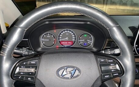 Hyundai Grand Starex Grand Starex I рестайлинг 2, 2019 год, 4 000 000 рублей, 4 фотография