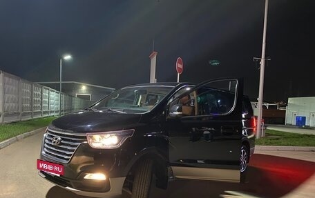 Hyundai Grand Starex Grand Starex I рестайлинг 2, 2019 год, 4 000 000 рублей, 2 фотография