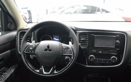Mitsubishi Outlander III рестайлинг 3, 2016 год, 1 599 000 рублей, 10 фотография