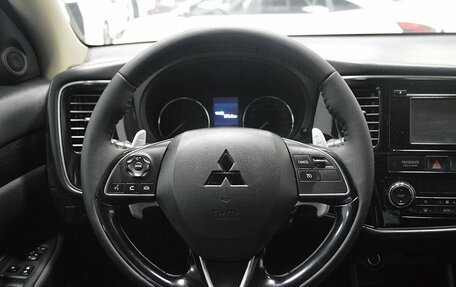 Mitsubishi Outlander III рестайлинг 3, 2016 год, 1 599 000 рублей, 11 фотография