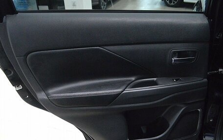Mitsubishi Outlander III рестайлинг 3, 2016 год, 1 599 000 рублей, 19 фотография