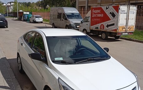Hyundai Solaris II рестайлинг, 2015 год, 690 000 рублей, 3 фотография