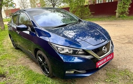 Nissan Leaf II, 2018 год, 1 750 000 рублей, 2 фотография