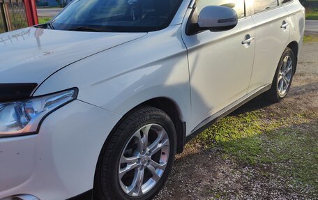 Mitsubishi Outlander III рестайлинг 3, 2012 год, 1 700 000 рублей, 3 фотография