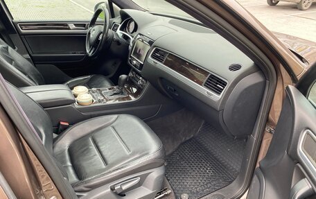 Volkswagen Touareg III, 2011 год, 1 799 999 рублей, 8 фотография