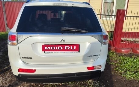 Mitsubishi Outlander III рестайлинг 3, 2012 год, 1 700 000 рублей, 2 фотография