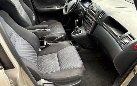 Toyota Corolla Verso I, 2003 год, 385 000 рублей, 13 фотография
