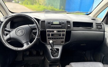 Toyota Corolla Verso I, 2003 год, 385 000 рублей, 10 фотография