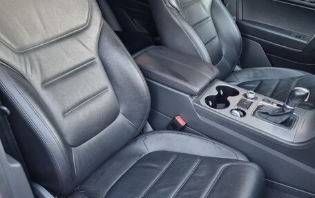 Volkswagen Touareg III, 2015 год, 2 800 000 рублей, 8 фотография