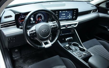 KIA K5, 2021 год, 2 220 000 рублей, 9 фотография