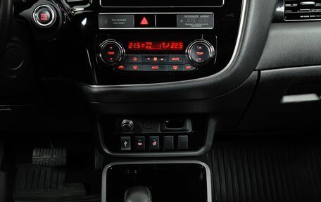 Mitsubishi Outlander III рестайлинг 3, 2019 год, 2 077 000 рублей, 12 фотография