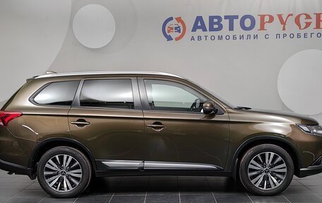Mitsubishi Outlander III рестайлинг 3, 2019 год, 2 077 000 рублей, 5 фотография