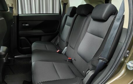 Mitsubishi Outlander III рестайлинг 3, 2019 год, 2 077 000 рублей, 11 фотография