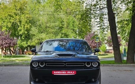 Dodge Challenger III рестайлинг 2, 2020 год, 6 500 000 рублей, 3 фотография