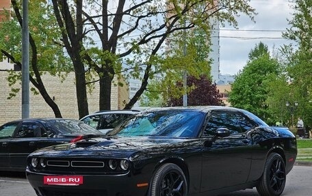 Dodge Challenger III рестайлинг 2, 2020 год, 6 500 000 рублей, 8 фотография