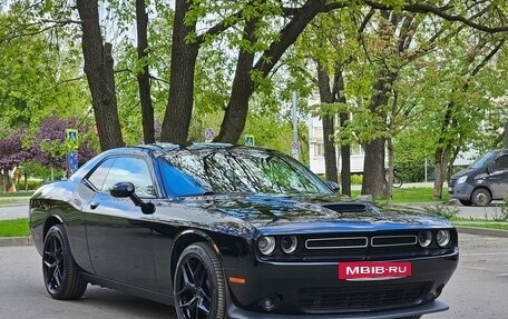 Dodge Challenger III рестайлинг 2, 2020 год, 6 500 000 рублей, 6 фотография