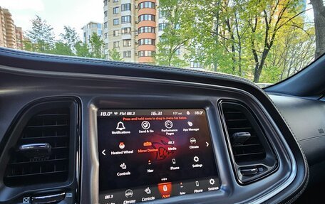 Dodge Challenger III рестайлинг 2, 2020 год, 6 500 000 рублей, 28 фотография