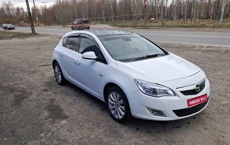Opel Astra J, 2011 год, 750 000 рублей, 1 фотография