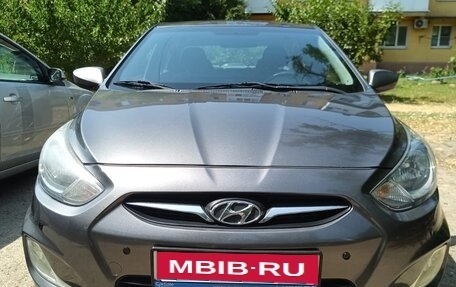 Hyundai Solaris II рестайлинг, 2013 год, 900 000 рублей, 1 фотография
