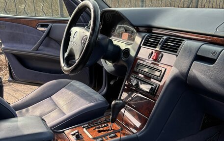 Mercedes-Benz E-Класс, 1999 год, 590 000 рублей, 10 фотография