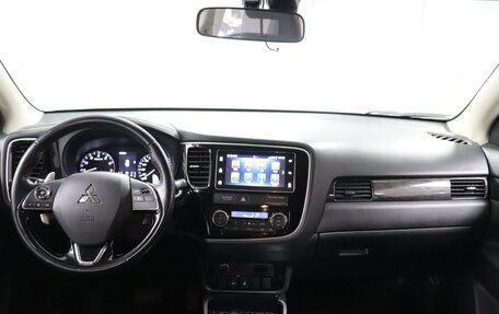 Mitsubishi Outlander III рестайлинг 3, 2018 год, 1 988 000 рублей, 5 фотография