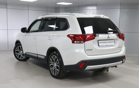 Mitsubishi Outlander III рестайлинг 3, 2018 год, 1 988 000 рублей, 2 фотография