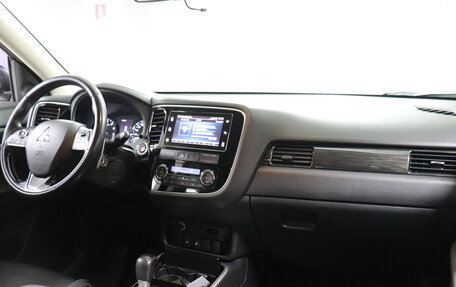 Mitsubishi Outlander III рестайлинг 3, 2018 год, 1 988 000 рублей, 6 фотография