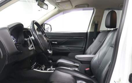 Mitsubishi Outlander III рестайлинг 3, 2018 год, 1 988 000 рублей, 8 фотография