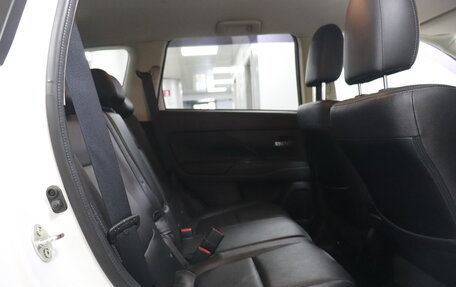 Mitsubishi Outlander III рестайлинг 3, 2018 год, 1 988 000 рублей, 9 фотография
