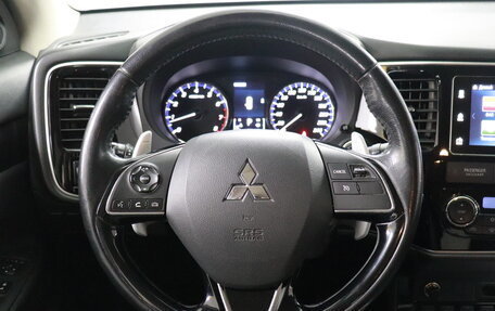 Mitsubishi Outlander III рестайлинг 3, 2018 год, 1 988 000 рублей, 11 фотография