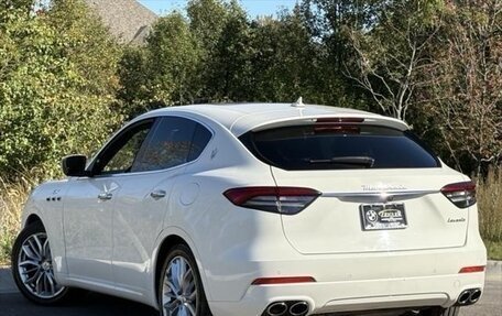Maserati Levante I, 2022 год, 4 380 000 рублей, 3 фотография