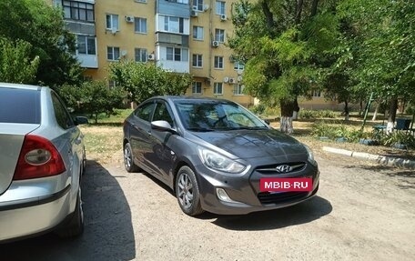 Hyundai Solaris II рестайлинг, 2013 год, 900 000 рублей, 2 фотография