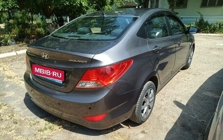 Hyundai Solaris II рестайлинг, 2013 год, 900 000 рублей, 5 фотография