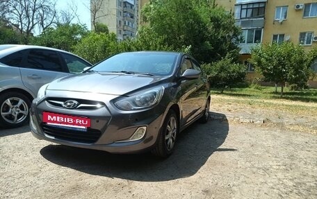Hyundai Solaris II рестайлинг, 2013 год, 900 000 рублей, 3 фотография