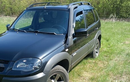 Chevrolet Niva I рестайлинг, 2017 год, 930 000 рублей, 7 фотография