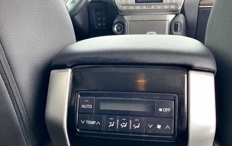 Toyota Land Cruiser Prado 150 рестайлинг 2, 2020 год, 6 500 000 рублей, 14 фотография