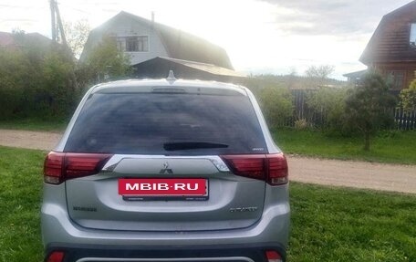 Mitsubishi Outlander III рестайлинг 3, 2019 год, 2 480 000 рублей, 4 фотография