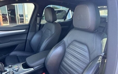 Alfa Romeo Stelvio, 2022 год, 3 310 000 рублей, 8 фотография