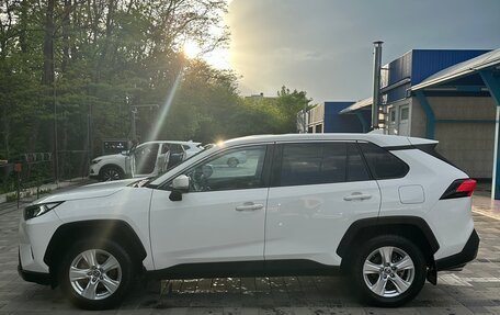 Toyota RAV4, 2021 год, 2 450 000 рублей, 2 фотография