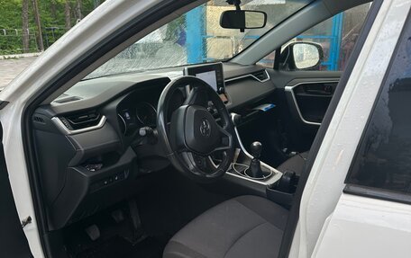 Toyota RAV4, 2021 год, 2 450 000 рублей, 5 фотография