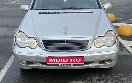 Mercedes-Benz C-Класс, 2000 год, 230 000 рублей, 3 фотография