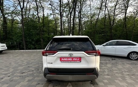 Toyota RAV4, 2021 год, 2 450 000 рублей, 8 фотография