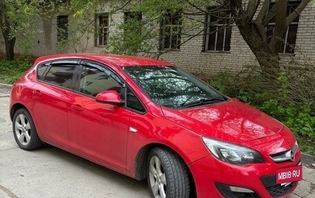 Opel Astra J, 2014 год, 630 000 рублей, 2 фотография