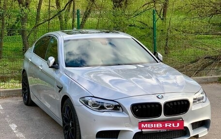 BMW 5 серия, 2015 год, 2 350 000 рублей, 2 фотография