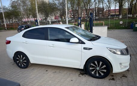 KIA Rio III рестайлинг, 2014 год, 900 000 рублей, 4 фотография