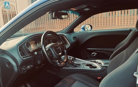 Dodge Challenger III рестайлинг 2, 2019 год, 3 500 000 рублей, 11 фотография