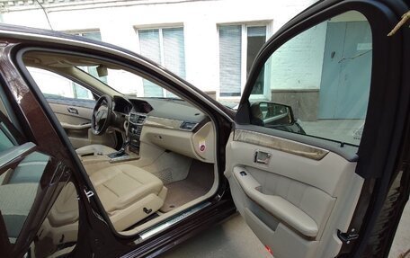 Mercedes-Benz E-Класс, 2010 год, 1 500 000 рублей, 9 фотография