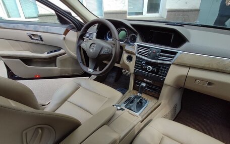 Mercedes-Benz E-Класс, 2010 год, 1 500 000 рублей, 10 фотография