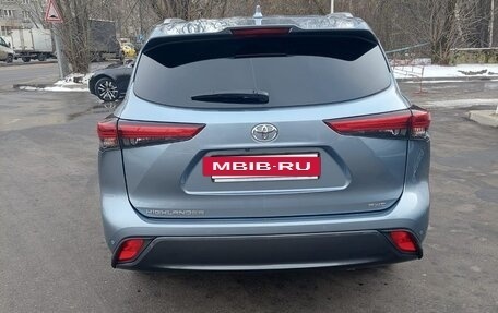 Toyota Highlander, 2022 год, 7 500 000 рублей, 3 фотография
